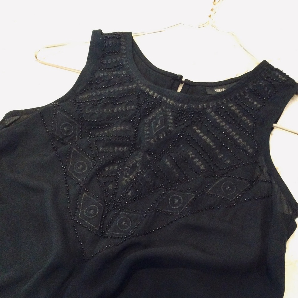 2/$10 ITEM 🚨Black beaded, keyhole closure top, XS